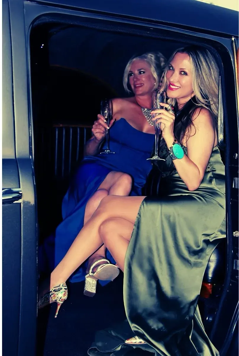1946 Cadillac Airport Limousine interior, photo 5 for limo rental 1946 Cadillac Airport Limousine interior, photo 5 for limo rental