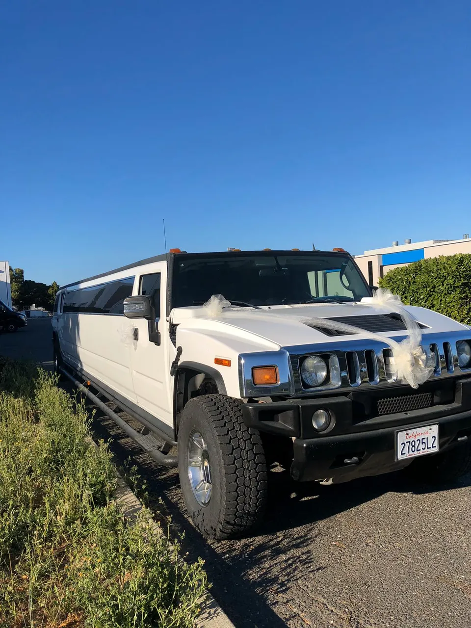White Hummer Limo, photo 4 for limo rental White Hummer Limo, photo 4 for limo rental
