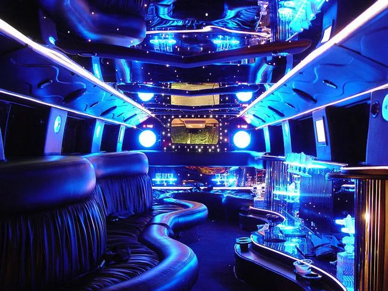 White Hummer Limo, photo 2 for limo rental White Hummer Limo, photo 2 for limo rental